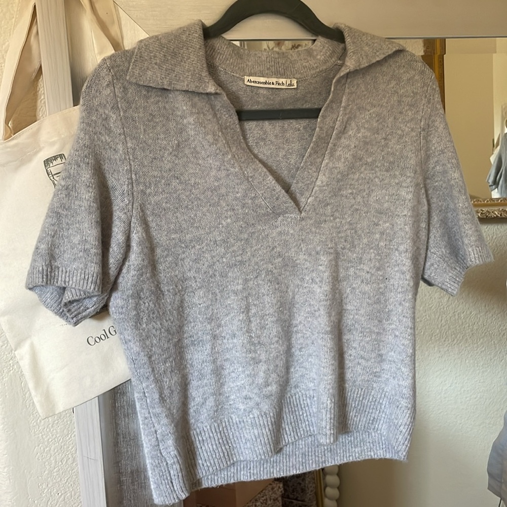 Abercrombie & Fitch Gray V-Neck Sweater